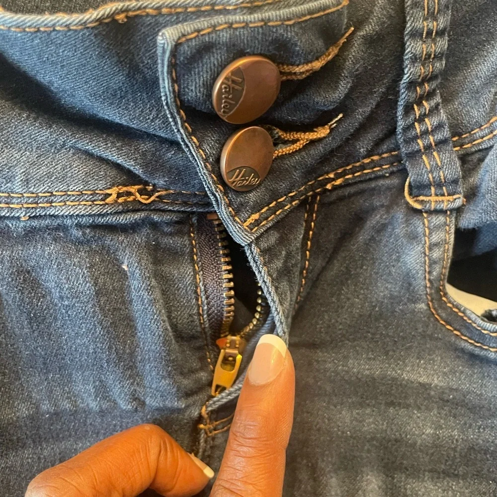 Blue Skinny Jeans with Subtle Fading and Whiskering